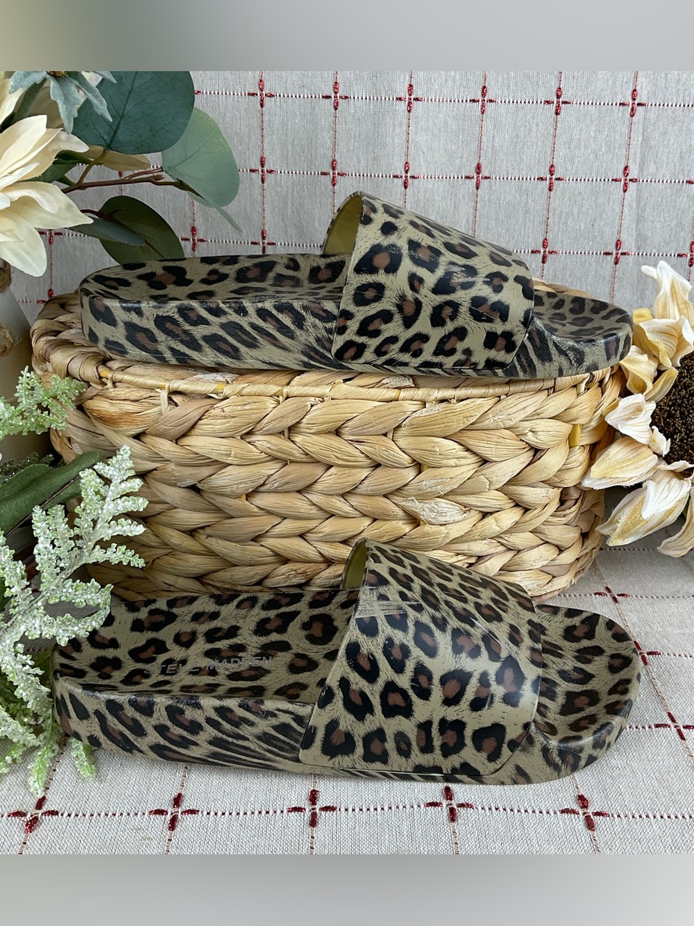 Steve Madden Sofi Leopard Print Slides Women’s Sz 6 PreLoved Sandals Pool Slides - Picture 5 of 8